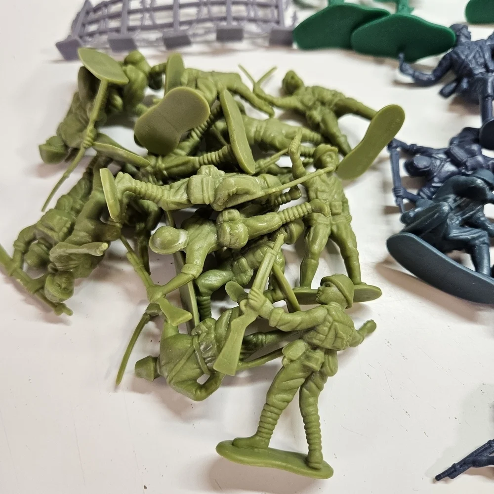 VINTAGE Huge Lot PVC Military Soldier Figures and Battle Accessories 75+ Pieces